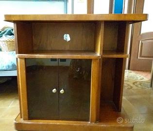 Mobile TV in legno con rotelle