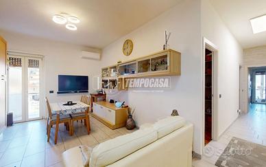 TRILOCALE ARREDATO CON BOX AUTO !!