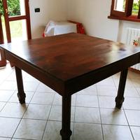 Tavolo in noce  nazionale quadrato