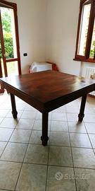 Tavolo in noce  nazionale quadrato