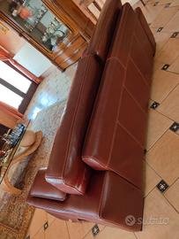 Coppia divani cuoio bordeaux (3+2 posti) perfetti
