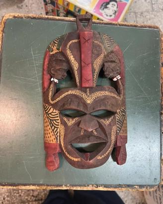 Maschera in stile etnico