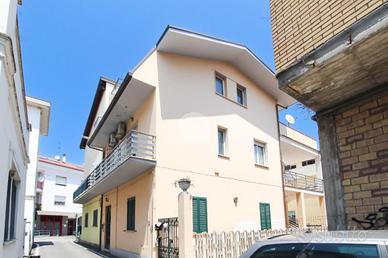 5 LOCALI A ALBA ADRIATICA