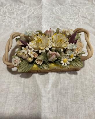 Cestino di fiori di Capodimonte