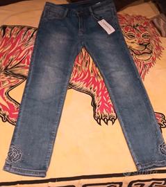 Collection - Jeans Donna con Ricamo Rosa e Strass.