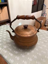 Bollitore in rame vintage. Diametro base 18cm