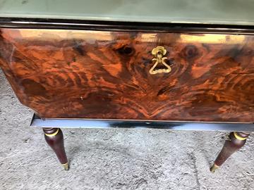 Elegante comodino vintage