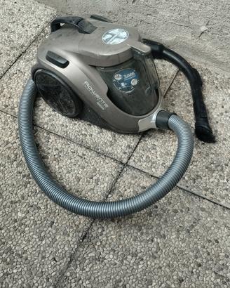 Aspirapolvere molto potente con accessori 