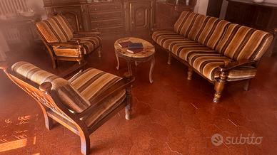 divano salotto rustico in legno e poltrone