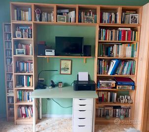 Scrivania e libreria