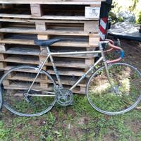 5 Vecchie bici da corsa da restauro 