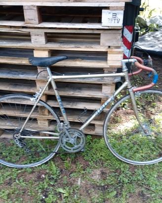 5 Vecchie bici da corsa da restauro 