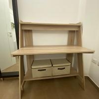 Scrivania color beige chiaro