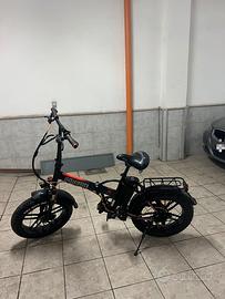 Bicicletta elettrica pieghevole