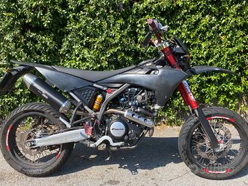 Fantic XMF 125 Competition (2023), Pari al nuovo