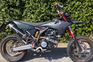 Fantic XMF 125 Competition (2023), Pari al nuovo