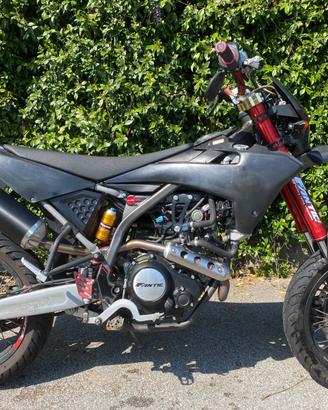 Fantic XMF 125 Competition (2023), Pari al nuovo