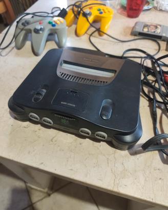 NINTENDO 64 con 2 Joypad e 2 giochi 
