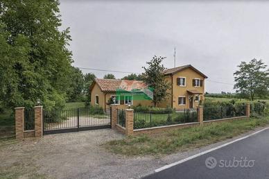 Villa di 200 m² con 5 locali e box auto doppio a R