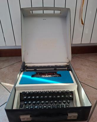 macchina da scrivere  Olivetti 