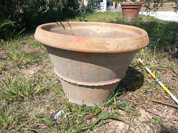 Antica conca in terracotta