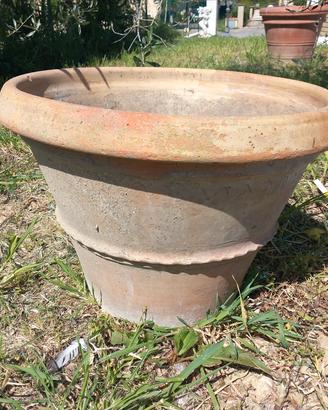 Antica conca in terracotta