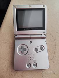 Nintendo Game Boy Advance SP con gioco 