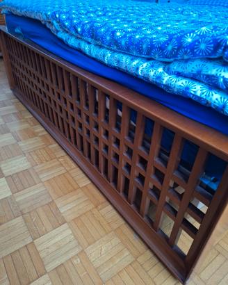  letto matrimoniale con 2 comodini