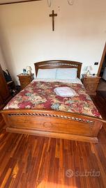 Letto mattimoniale in legno stile classico