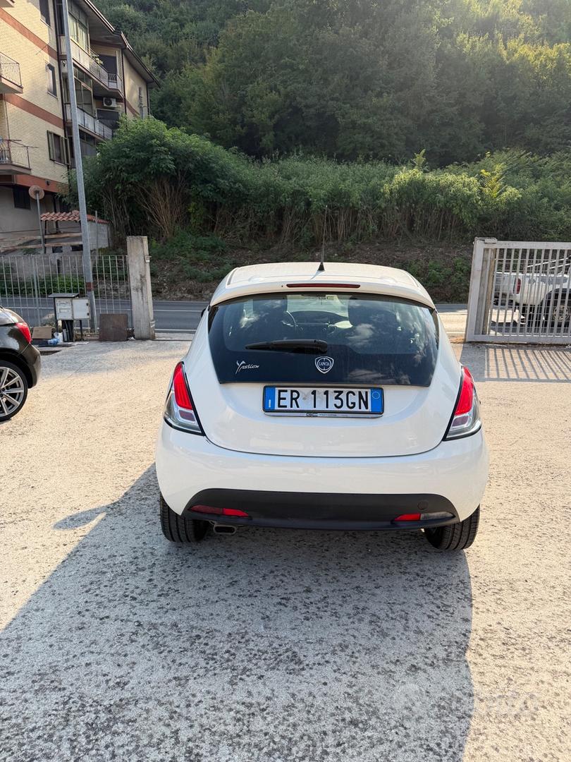 Lancia Ypsilon 2014 photo 3