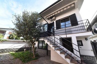 Casa indipendente di 105 m² con 3 locali e box aut