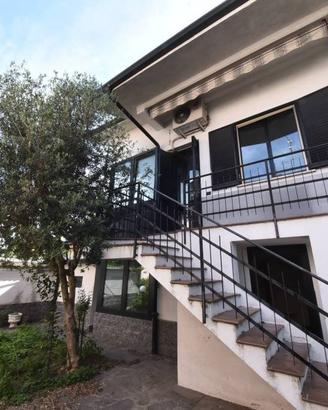 Casa indipendente di 105 m² con 3 locali e box aut