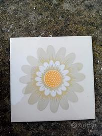 piastrelle con disegno a fiori