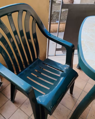 tavolo e sedie in pvc