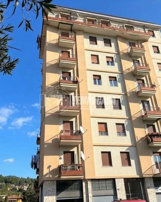 Verbania - Intra, trilocale ristrutturato con asce