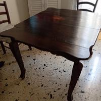 Tavolo d' epoca piú 4 sedie