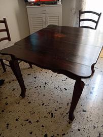 Tavolo d' epoca piú 4 sedie