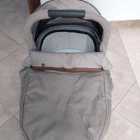 trio composto da navicella, ovetto e passeggino 