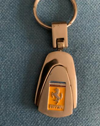Portachiavi con logo Ferrari