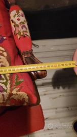 Divano a due posti ricamato 