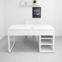 Scrivania con Cassetti e Mensole