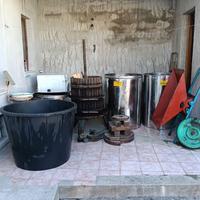 attrezzatura per vinificazione
