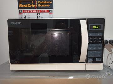 Forno microonde con Grill della serie Sharp R-642