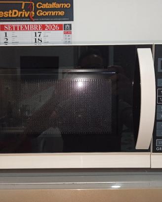Forno microonde con Grill della serie Sharp R-642