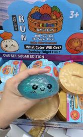 squischy rainbow raviolo a sorpresa