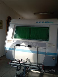 Roulotte Adria 6 persone tenuta bene sempre in box