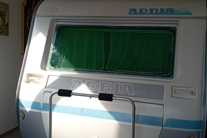 Roulotte Adria 6 persone tenuta bene sempre in box