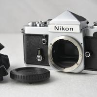 NIKON CORPO F2 DE-1 EYE LEVEL ARGENTO CON CINGHIA