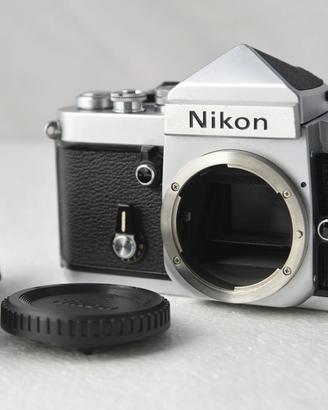 NIKON CORPO F2 DE-1 EYE LEVEL ARGENTO CON CINGHIA