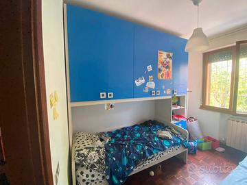 Camera a ponte con letto a scomparsa
